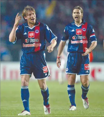  ?? Photo: Nampa/AFP ?? Flashback… In this file photograph taken on 27 April, 2003, then Paris Saint-Germain (PSG) Argentinia­n defender Mauricio Pochettino (right) and teammate Gabriel Heinze (left) celebrate during the second semi-final of the French Cup football match between PSG and Bordeaux at Parc des Princes Stadium in Paris.