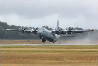  ?? CP FILE PHOTO ?? A Canadian Forces Hercules plane takes off from CFB Trenton in Trenton, Ont. Canada is sending a Hercules plane to support a United Nations peacekeepi­ng missions in Congo and South Sudan.