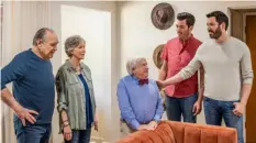  ?? Dennys Ilic/HGTV ?? Leslie Jordan, center, surprises his friends, Newell and Rosemary Alexander, left, with help from Drew and Jonathan Scott on HGTV's “Celebrity IOU.”