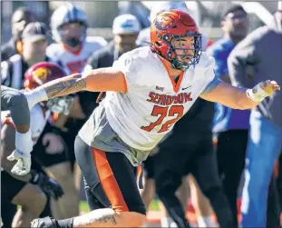  ?? USA TODAY Sports; Getty Images ?? STAYING POWER: Taliese Fuaga didn’t do much winning in high school, but never transferre­d to a more successful program. At Oregon State, he stuck around to help build the Beavers into winners.