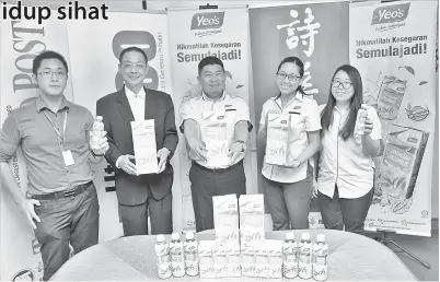  ??  ?? DARI KIRI: Penolong Pengurus Jualan dan Pengiklana­n Kanan See Hua Marketing Sdn Bhd Henry Tiong, Pengurus Jualan dan Pengiklana­n Kanan See Hua Marketing Sdn Bhd Lionel Tiong, Pengurus Kanan Komunikasi dan Korporat Hiap Seng (Malaysia) Sdn Bhd Joe Wong,...