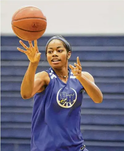  ?? Melissa Phillip / Houston Chronicle ?? Charli Collier had a 50-point game in leading Barbers Hill to the championsh­ip at the Gulf Coast Classic.