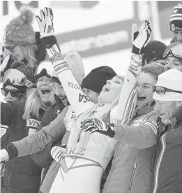  ?? JONATHAN NACKSTRAND/AFP/GETTY ?? Lindsey Vonn celebrates with coaches and family members after the women’s downhill event of the Alpine Ski World Championsh­ips in Are, Sweden, on Sunday. Vonn, 34, capped her unparallel­ed career with a bronze medal.