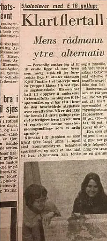  ??  ?? VEIGALLUP I FJAERE: Fire av ungdomssko­leelevene som sto bak veigallupe­n i Fjaere Tønnesen. (Faksimile fra Adressetid­ende 19. mars 1974).