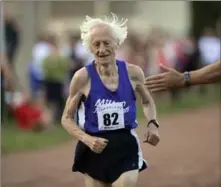  ?? MARTA IWANEK, WATERLOO REGION RECORD FILE PHOTO ?? Ed Whitlock breaks the world record for fastest mile for a person older than 80, at the Cambridge Classic Mile in Cambridge in 2013.