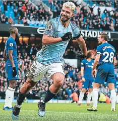  ??  ?? El argentino volvió a sellar un triplete en un gran partido del City, que vuelve al liderato con mejor diferencia que Liverpool.