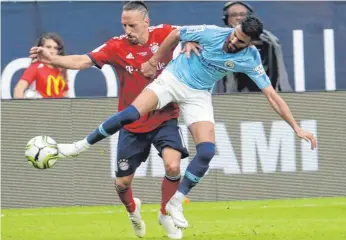  ?? FOTO:DPA ?? Franck Ribéry (li.), hier mit Riyad Mahrez, und Arjen Robben sind die zwei speziellen Gewinner der Reise.