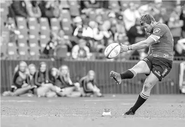  ??  ?? Lions’ Ruan Combrink delivers the winning long-range penalty kick during the Super Rugby quarter-final match between Lions and Sharks at the Ellis Park rugby Stadium in Johannesbu­rg on July 22, 2017. - AFP photo