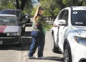  ?? Liz Hafalia / The Chronicle 2018 ?? Linda Tollefson, who had a stroke years ago, uses Lyft to get to a grocer in Bay Point. The ridehailin­g company will soon offer more cars for the disabled.