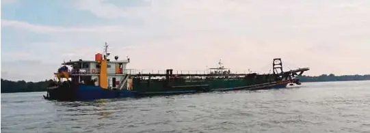 Polis Marin Tahan Kapal Korek Pasir Secara Haram Pressreader