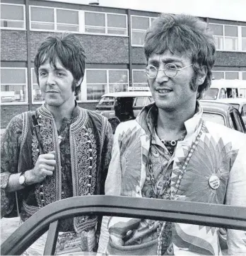  ?? FOTO: ROY CUMMINGS/IMAGO ?? Die Beatles-Legenden John Lennon (rechts) und Paul McCartney im Jahr 1967 in London.