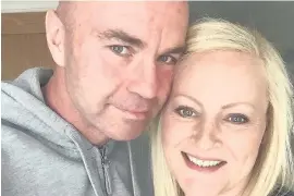  ??  ?? > Mike Evans, pictured with his wife Louise, has died