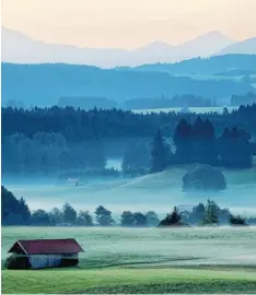  ?? Foto: Peter Roth ?? Im Ostallgäu kann man mit dem Fahrrad Orte abfahren, an denen sich vor vielen Jah ren mystische Dinge zugetragen haben sollen.