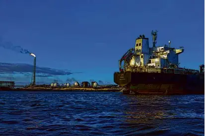  ?? ADRIANA LOUREIRO FERNANDEZ/NEW YORK TIMES ?? An oil tanker anchored at the docks of the Cardon Refinery in Punto Fijo, Venezuela, in 2021.