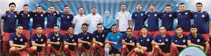  ??  ?? SKUAD JRH Diamond Football Club berazam sertai Liga Bola Sepak Johor.