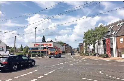  ?? FOTO: HERIBERT BRINKMANN ?? Blick auf die Kreuzung Krefelder Straße / Westring in St. Tönis.