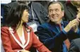  ?? Foto: dpa ?? Neuerdings auch Handball-Fans: Altkanzler Gerhard Schröder und seine Frau Soyeon Schröder-Kim.