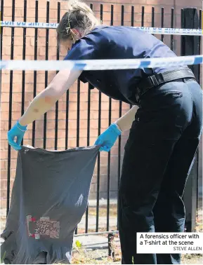  ?? STEVE ALLEN ?? A forensics officer with a T-shirt at the scene