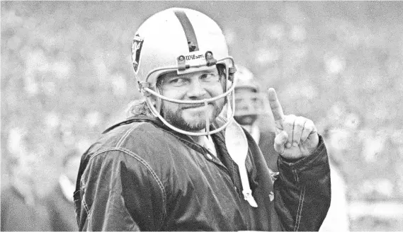  ?? AP FILE PHOTO ?? Quarterbac­k Ken Stabler, shown in 1976 while with the Raiders, endeared himself to Alabama and Oakland fans.