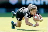  ??  ?? Ruby Tui scores for New Zealand at the ClermontFe­rrand Sevens event yesterday.