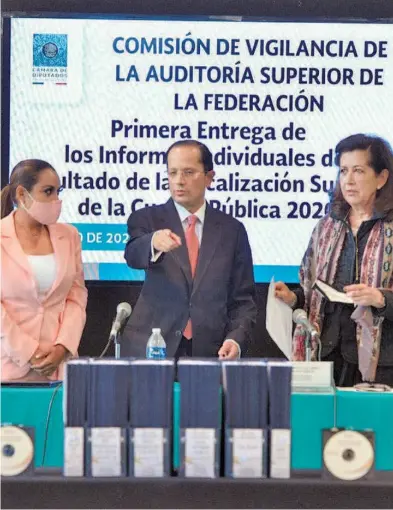  ?? LAURA LOVERA ?? La ASF entregó ayer el informe de la Cuenta Pública 2020 a la Cámara de Diputados