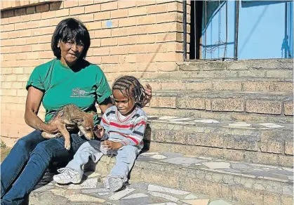  ?? /FREDLIN ADRIAAN ?? Patsy Wagner of the Animal Anti-Cruelty League with Cecil Carelse, 5, who received a wheelchair after a Facebook post went viral.