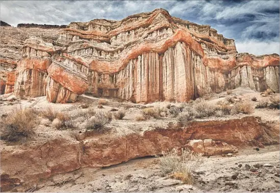  ?? Alice Cahill ?? RED ROCK CANYON State Park, not far from U.S. Highway 395 to Mammoth Lakes, gives cameras a workout with its vertically striated walls. Hiking trails abound.