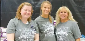  ??  ?? From left, are volunteers Alyssa Martin, McKenna Smith and Shannon Smith, all of Searcy.