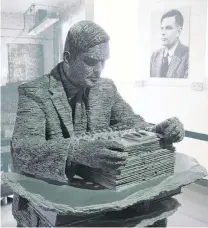  ?? PHOTO: JON CALLAS VIA WIKIMEDIA COMMONS ?? Stephen Kettle’s slate statue of Alan Turing at Bletchley Park.