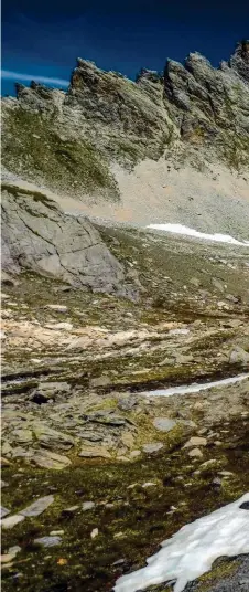  ??  ?? Le secteur du lac Blanc, entre le Grand Adret et les montagnes de la Grande Tempête, en pleine tempête… de printemps.