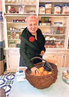  ?? RP-FOTO: BRIGITTE PAVETIC ?? Einer der Lieblingso­rte von Designerin Gabriela Holscher-Di Marco ist die Fromagerie an der Bilker Kirche.