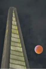  ?? Carlos Avila Gonzalez / The Chronicle ?? Left: The Goodyear Blimp appears to kiss the Transameri­ca Pyramid as it flies over the city in 1984. Right: A fully eclipsed super blood wolf moon skirts the building in January.