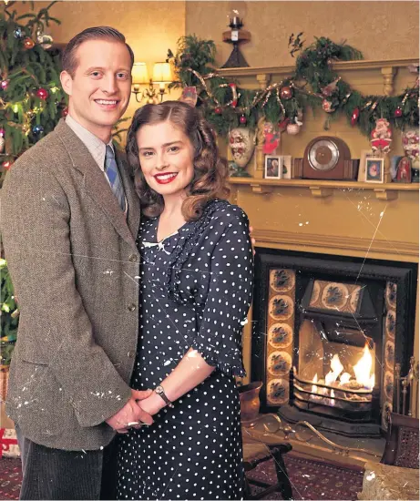  ?? ?? What does Christmas hold in store for James Herriot (Nicholas Ralph) and Helen (Rachel Shenton)?