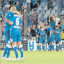  ?? FOTO: EFE ?? Los jugadores del Getafe celebran uno de los goles marcados ayer al Huesca