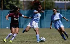  ?? AFP ?? La delantera (centro) no pudo evitar la goleada de su equipo.