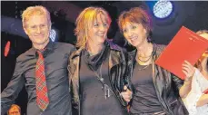  ?? FOTO: ROLF SCHWARK ?? Cúl na Mara hat abgeräumt (von links): Martin Waibel, Sonja Bumiller und Sylvia Häufle freuen sich über drei Preise beim Deutschen Rock- und Pop-Preis.