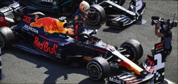  ?? (Photo EPA/MAXPPP) ?? Éclipser l’étoile Mercedes, Max Verstappen en rêvait... et il l’a fait.