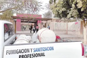  ?? ?? l Realizaron acciones de fumigación y sanitizaci­ón en la Escuela Primaria Herman Bruss de Ciudad Obregón luego de que se detectaron varios casos de sarna en el alumnado.