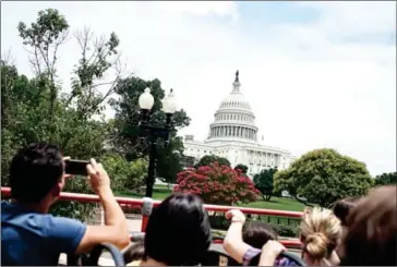  ?? BRENDAN SMIALOWSKI/AFP ?? People view the US Capitol building from a tour bus on July 19, 2014, in Washington, DC.