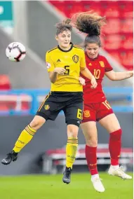  ??  ?? Heads up Belgium’s Zenia Mertens challenges Spain’s Nerea Eizaguirre