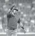  ?? DAVID KOHL/USA TODAY SPORTS ?? Diamondbac­ks right fielder David Peralta (6) reacts as he rounds the bases after hitting a solo home run against the Reds during the eighth inning.