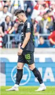  ?? FOTO: WELLER/DPA ?? Der Ehinger Semir Telalovic war nach der Niederlage von Gladbach beim VfB Stuttgart bedient.