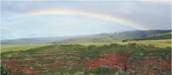  ??  ?? 米威亞山谷一景：彩虹護家園。