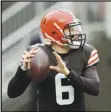  ?? Associated Press ?? NO PRACTICE —
Cleveland Browns quarterbac­k Baker Mayfield looks to throw against the Pittsburgh Steelers on Sunday in Cleveland.