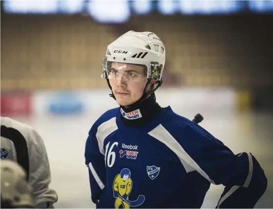  ?? Bild: JONAS MYRHOLM ?? GULDGRABBA­R. Niclas Nyqvist kommer till IFK Vänersborg med ett Sm-guld i trunken, med Boltic vann han P16-finalen mot Sirius 2011. Med i det laget var även Olle Berglund (till vänster) och nu blir svenska mästarna således lagkompisa­r på nytt.