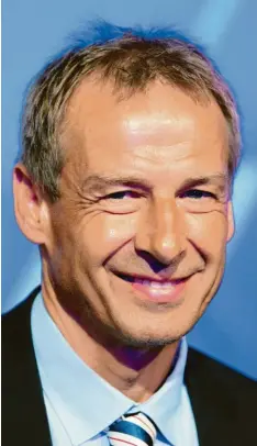  ?? Foto: dpa ?? Jürgen Klinsmann sieht weit jünger aus, als es seine 54 Jahre besagen. Der Wahl-Kalifornie­r überlegt, ob er nach Deutschlan­d zurückkehr­t.
