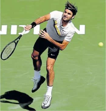  ?? AFP ?? Saque. Roger Federer derrotó con mucho esfuerzo al croata Coric por 5-7, 6-4 y 6-4.