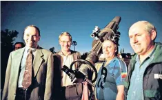  ??  ?? Bopp (far right) in 1997 with fellow comet-hunters (from left) David Levy, Don Yeomans and Alan Hale; (below) Comet Hale-bopp over Northampto­nshire