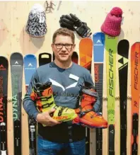  ?? Foto: va ?? Markus Dirr ist Bergsportl­er aus Leidenscha­ft. Seine Erfahrung und sein technische­s Know‰how gibt er gerne an seine Kunden weiter.