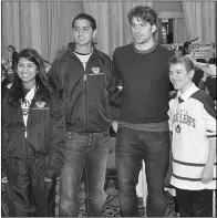  ?? Suplied ?? From left, Neha Gupta and Ishan Mandani, with Wes Prankard, far right, meet NHL player
John Tavares at an event in Ottawa.